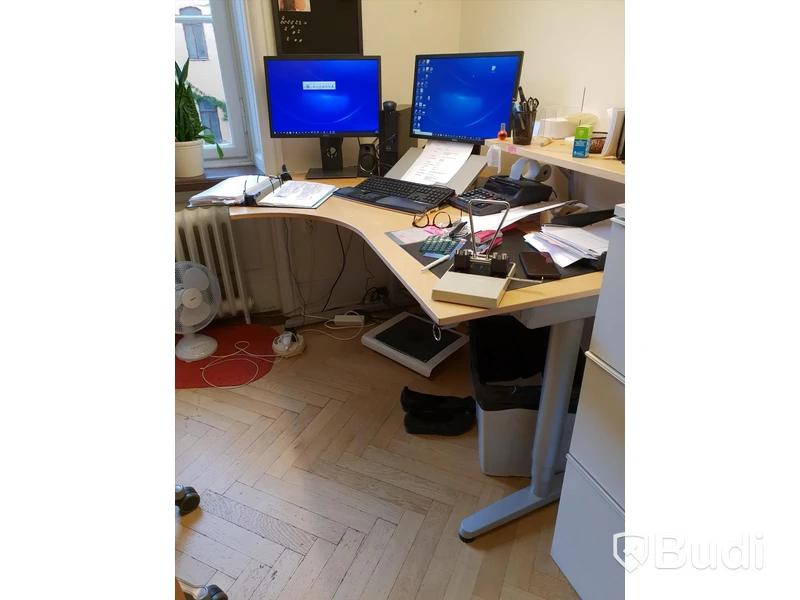 Höj och sänkbart skrivbord 1600 x 800mm med sväng med avlastningshylla