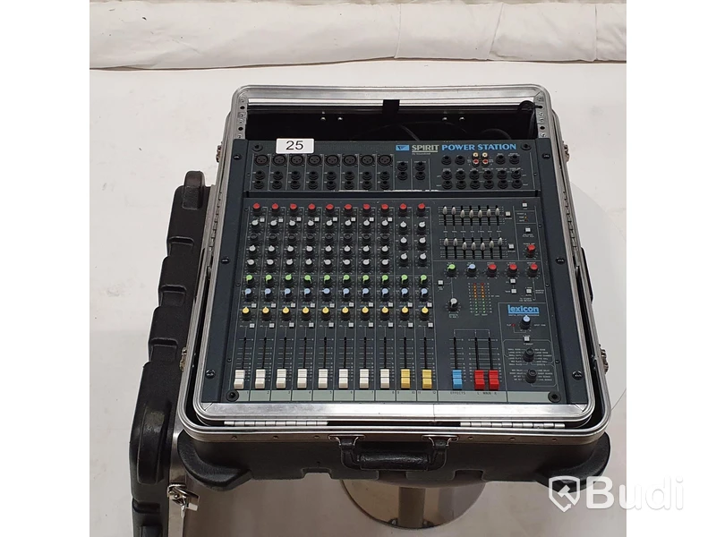 1st Soundcraft Spirit Powerstation – Mixer i case.