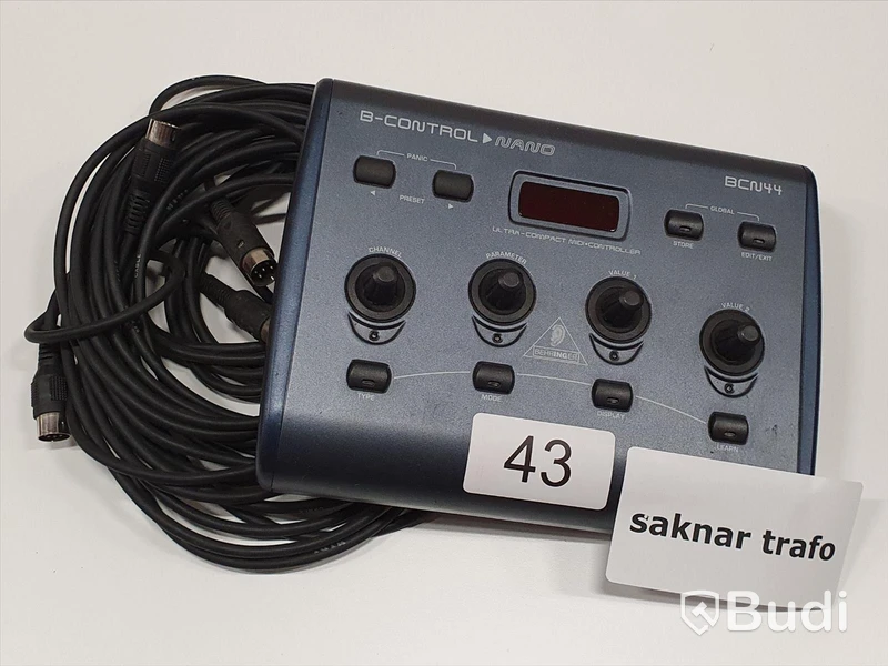 1st Behringer BCN44 inkl. 2st midikablar, saknar trafo