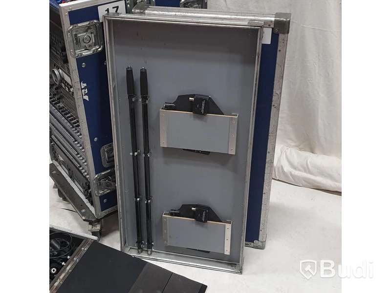 Mixrack. MIDAS Venice, TC M-ONE XL, TC D-TWO, Numark Mp102, 2st dbx 160A, dbx 266XL, 2st xta EQ, 4 kanaler Shure mk2 trådlöst, riktantenner samt antennsplit.