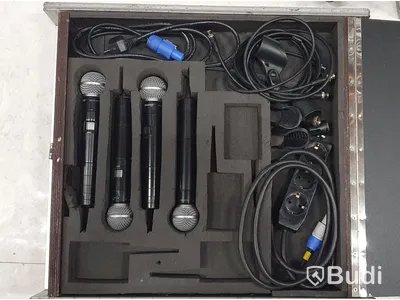Mixrack. MIDAS Venice, TC M-ONE XL, TC D-TWO, Numark Mp102, 2st dbx 160A, dbx 266XL, 2st xta EQ, 4 kanaler Shure mk2 trådlöst, riktantenner samt antennsplit.