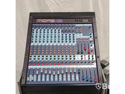 Mixrack. MIDAS Venice, TC M-ONE XL, TC D-TWO, Numark Mp102, 2st dbx 160A, dbx 266XL, 2st xta EQ, 4 kanaler Shure mk2 trådlöst, riktantenner samt antennsplit.