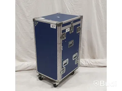 Mixrack. MIDAS Venice, TC M-ONE XL, TC D-TWO, Numark Mp102, 2st dbx 160A, dbx 266XL, 2st xta EQ, 4 kanaler Shure mk2 trådlöst, riktantenner samt antennsplit.
