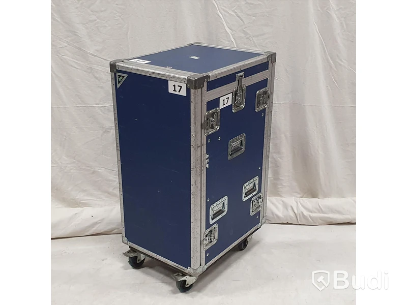 Mixrack. MIDAS Venice, TC M-ONE XL, TC D-TWO, Numark Mp102, 2st dbx 160A, dbx 266XL, 2st xta EQ, 4 kanaler Shure mk2 trådlöst, riktantenner samt antennsplit.