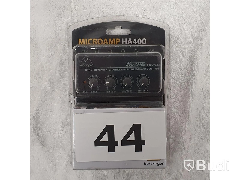 Behringer Microamp HA400.