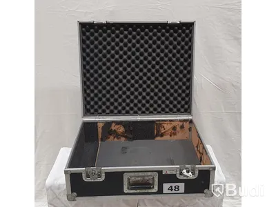 Kvadratiskt case - 69x69x24cm.
