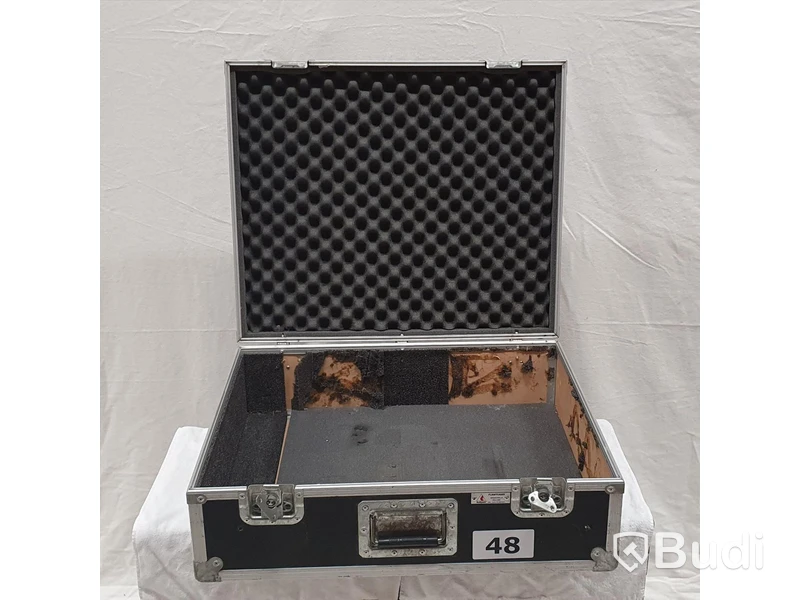 Kvadratiskt case - 69x69x24cm.