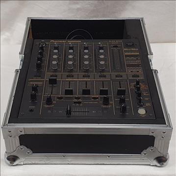 Pioneer DJM-600 - Inklusive flightcase.