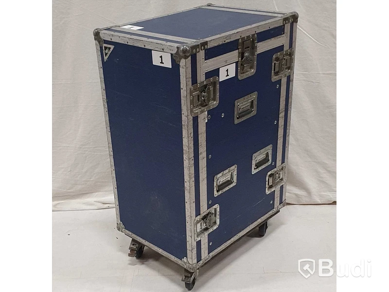 Mixrack - MIDAS Venice, TC D-TWO, PreSonus ACP88, 2st dbx 160A, Sony MDS E10, Sony CDP D12, 2st BSS oPal FCS 966, 6 kanaler trådlöst samt antennsplit.