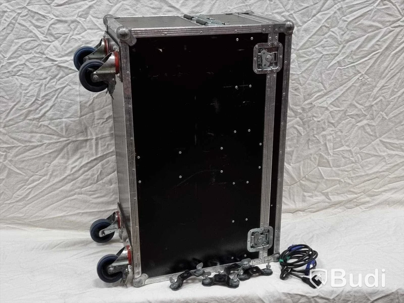 4st Elation Platinum Beam 5R. Reservdelsmaskiner i case, blandade reservdelar och glödlampor.