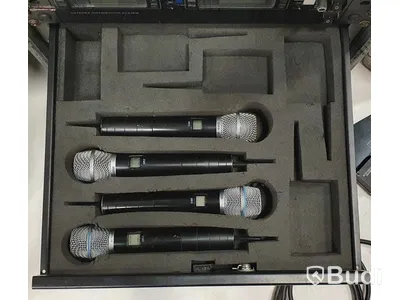 Mixrack - Yamaha LS9-16, 2st Behringer Ultragain PRO-8 Digital, Sony MDS E10, Sony CDP D12, BSS oPal FCS 966, 4 kanaler trådlöst samt antennsplit.
