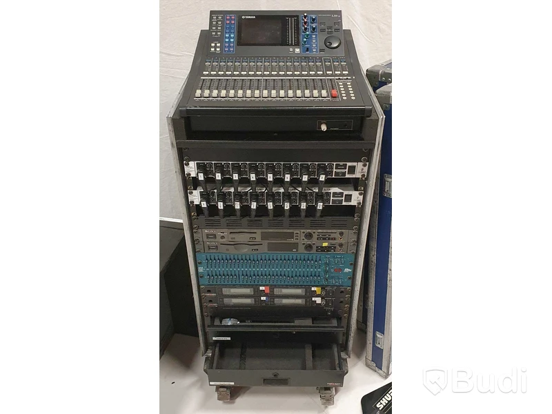 Mixrack - Yamaha LS9-16, 2st Behringer Ultragain PRO-8 Digital, Sony MDS E10, Sony CDP D12, BSS oPal FCS 966, 4 kanaler trådlöst samt antennsplit.