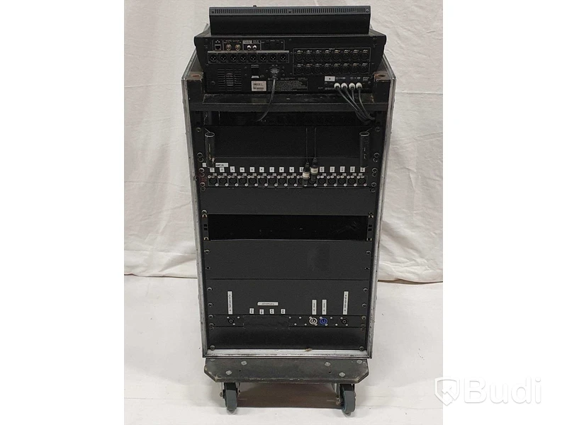 Mixrack - Yamaha LS9-16, 2st Behringer Ultragain PRO-8 Digital, Sony MDS E10, Sony CDP D12, BSS oPal FCS 966, 4 kanaler trådlöst samt antennsplit.