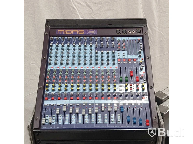Mixrack - MIDAS Venice, TC M-ONE XL, TC D-TWO, Numark Mp102, 2st dbx 160A, dbx 266XL, 2st xta EQ, 4 kanaler trådlöst, antenner samt antennsplit.