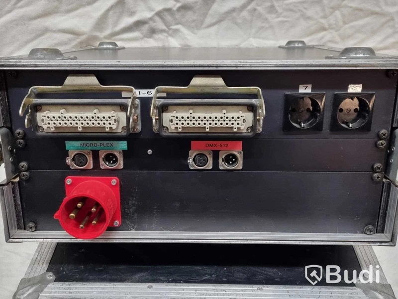 NSI dimmer DDS-8800 i rack, färdigt med uttag både fram och bak. Harting samt Mico-Plex och DMX.