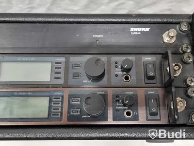 Shure UR-microfonsystem 1. 4 kanaler Shure UR, UA844 antenndistro, antenner och 4st UR2 med Beta58A kapsel. (OBS: Säljes utan rackcase och draglåda.)