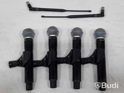 Shure UR-microfonsystem 1. 4 kanaler Shure UR, UA844 antenndistro, antenner och 4st UR2 med Beta58A kapsel. (OBS: Säljes utan rackcase och draglåda.)