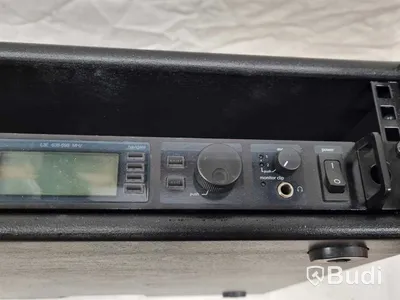 Shure UR-microfonsystem. 2 kanaler Shure UR, antenner, 2st UR2 med Beta58A kapsel och 2st UR1M Bodypack. (OBS: Säljes utan rackcase och draglåda.)