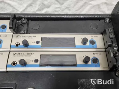 Sennheiser microfonsystem 1. 4 kanaler ew500 G3, Antennsplitter ASA-1, 4st SK 500 Bodypack och 2st SKM 500 Handmic med e935 kapsel. Frekvensband G, 566-608MHz. (OBS: Säljes utan rackcase och draglåda.)