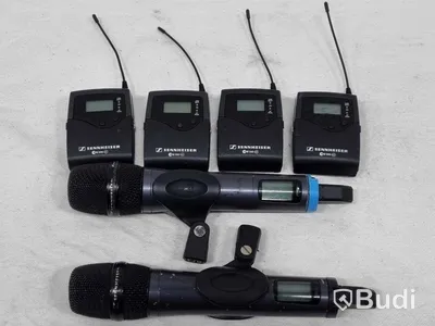 Sennheiser microfonsystem 1. 4 kanaler ew500 G3, Antennsplitter ASA-1, 4st SK 500 Bodypack och 2st SKM 500 Handmic med e935 kapsel. Frekvensband G, 566-608MHz. (OBS: Säljes utan rackcase och draglåda.)