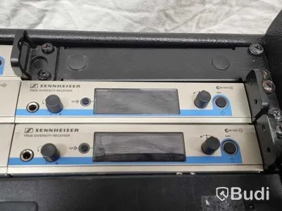 Sennheiser microfonsystem 2. 4 kanaler ew500 G3, Antennsplitter ASA-1, 4st SK 500 Bodypack och 2st SKM 500 Handmic med e935 kapsel. Frekvensband G, 566-608MHz. (OBS: Säljes utan rackcase och draglåda.)
