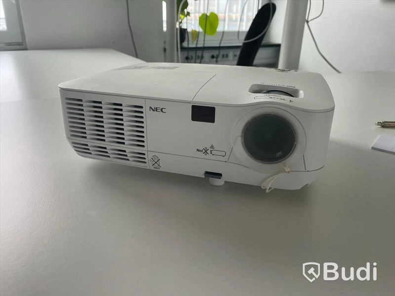 Projektor NEC NP210, Lamptid 70 procent kvarstår.