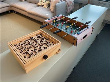 Fussball spel och labyrintspel