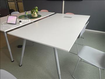 Vitt konferensbord 195x110 cm, IKEA Galant med kabellucka Litet märke i skivan