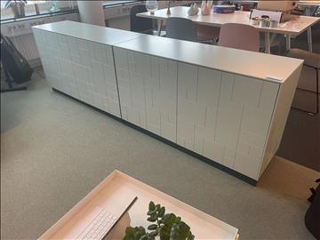 2 st Sideboardsskåp Ikea med SUPERFRONT luckor B122xD41XH72, OBS! Litet märke på skivan på en skåpet