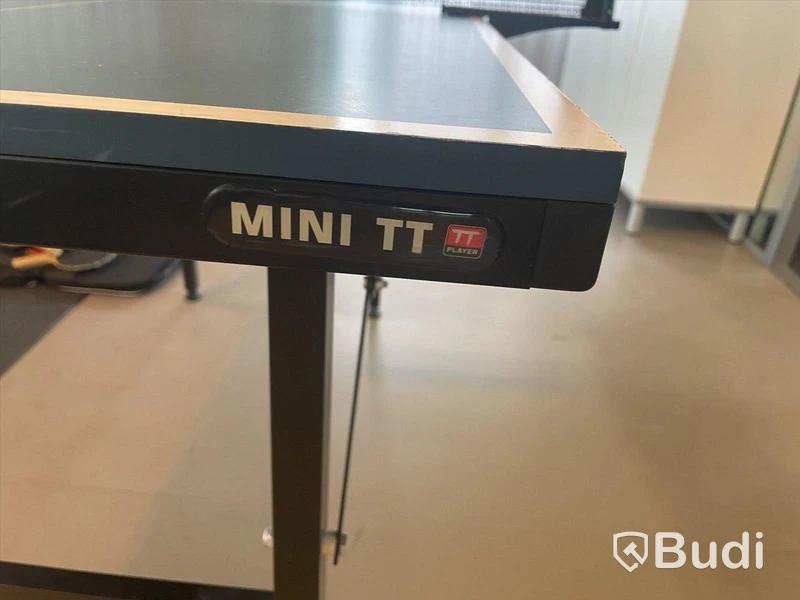Mindre pingisbord. Mini TT Player ink 12 st pingisrack. Pingisbordet har måtten 135x75cm. Racken är av varierande kvalite.