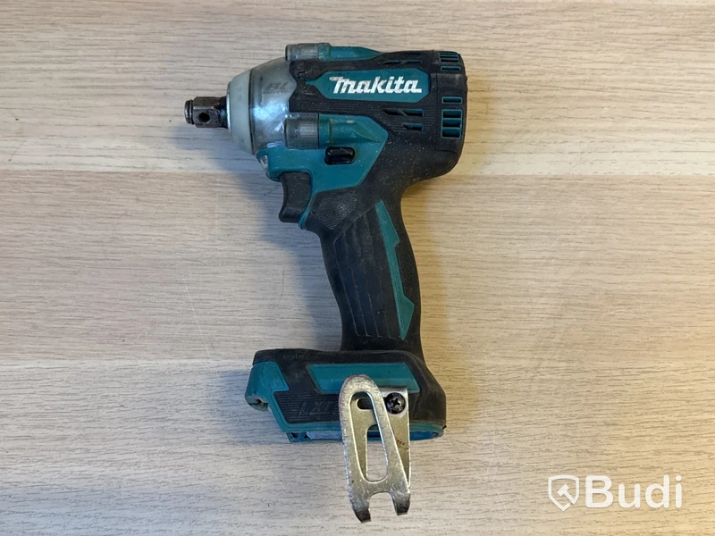 9 st batterimaskiner Makita