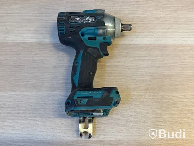 9 st batterimaskiner Makita