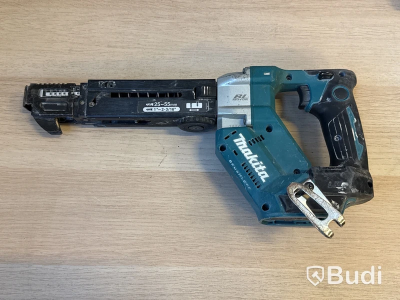 9 st batterimaskiner Makita