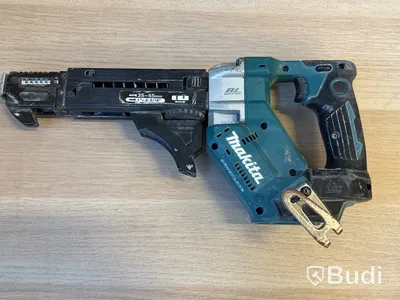 9 st batterimaskiner Makita