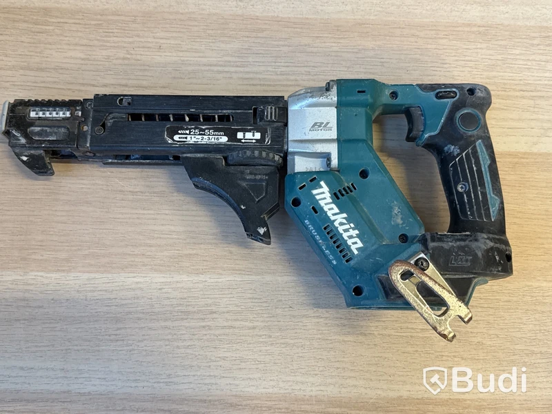 9 st batterimaskiner Makita