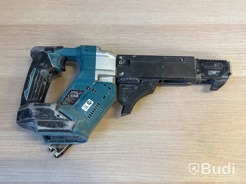9 st batterimaskiner Makita