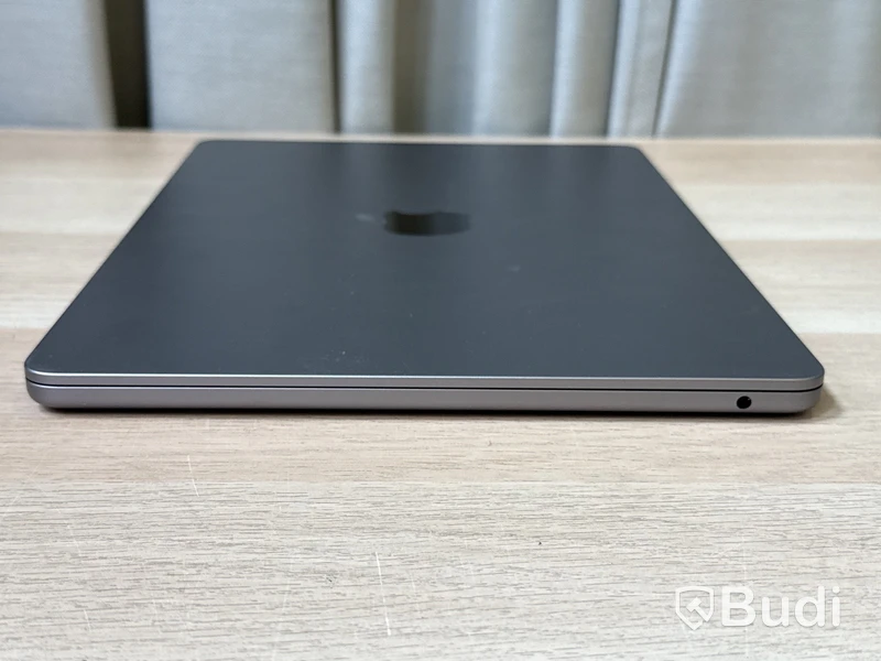 MacBook Air M2 2022, 8 GB RAM, 256 GB SSD