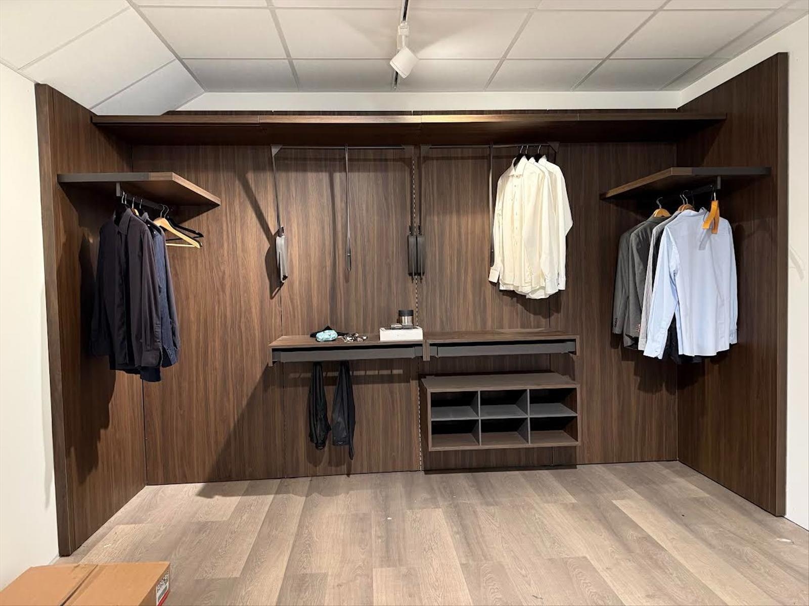 Walk-in closet