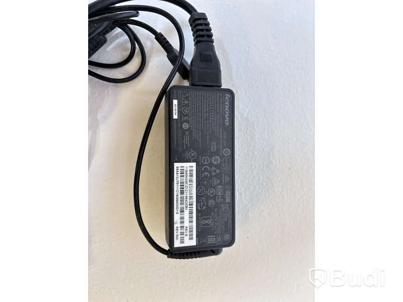 Parti med lenovo laddare inkl. 2 st. dock