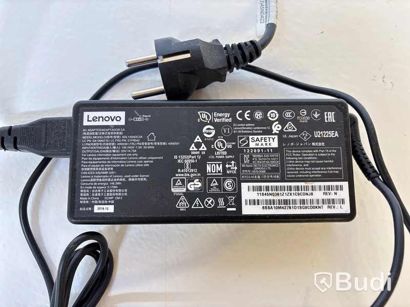Parti med lenovo laddare inkl. 2 st. dock