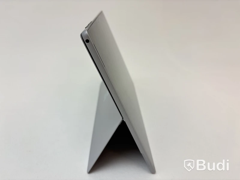 Bärbar dator Microsoft Surface Laptop Pro 7. OBS! Repor på skärmen