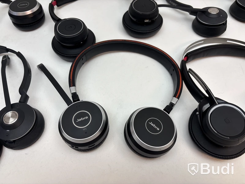 Parti med diverse trådlösa headsets, olika modeller