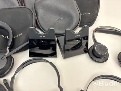 Parti med diverse trådlösa headsets, olika modeller