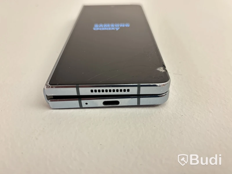 Mobil Samsung Galaxy Z Fold 4. OBS! Defekt skärm