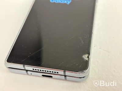 Mobil Samsung Galaxy Z Fold 4. OBS! Defekt skärm