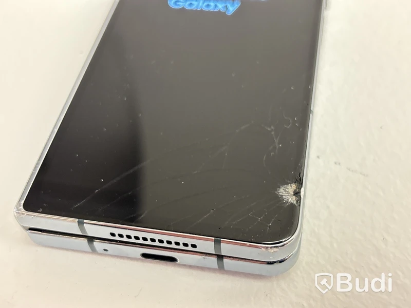 Mobil Samsung Galaxy Z Fold 4. OBS! Defekt skärm