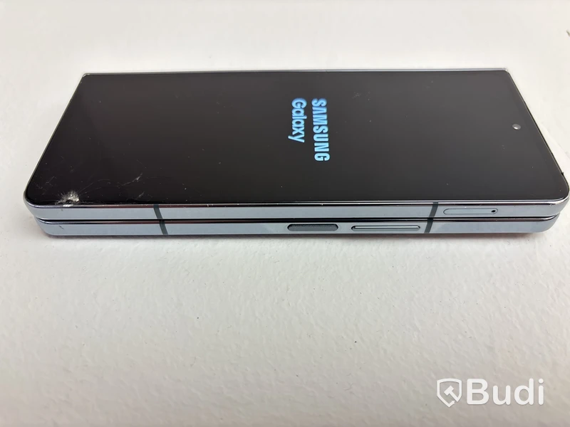 Mobil Samsung Galaxy Z Fold 4. OBS! Defekt skärm