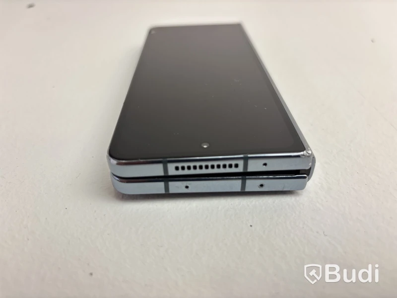 Mobil Samsung Galaxy Z Fold 4. OBS! Defekt skärm