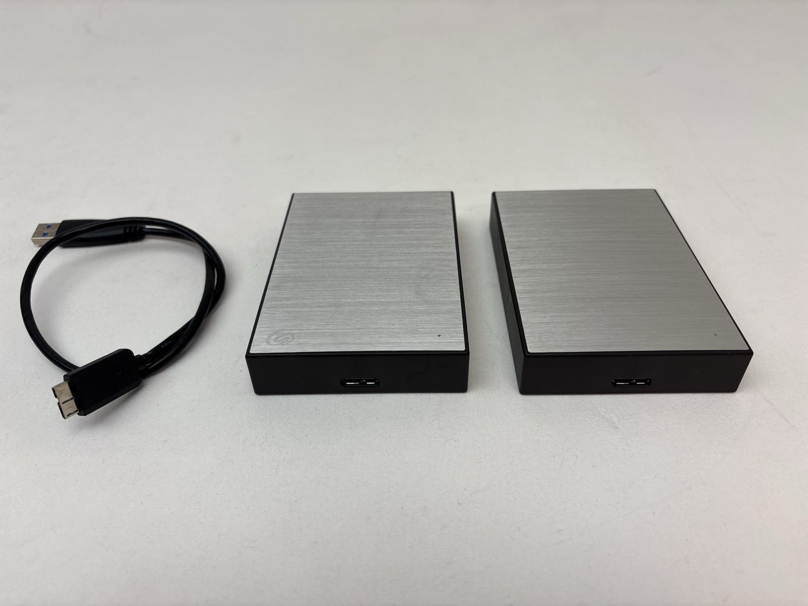 2 st. externa hårddiskar Seagate One Touch á 4TB