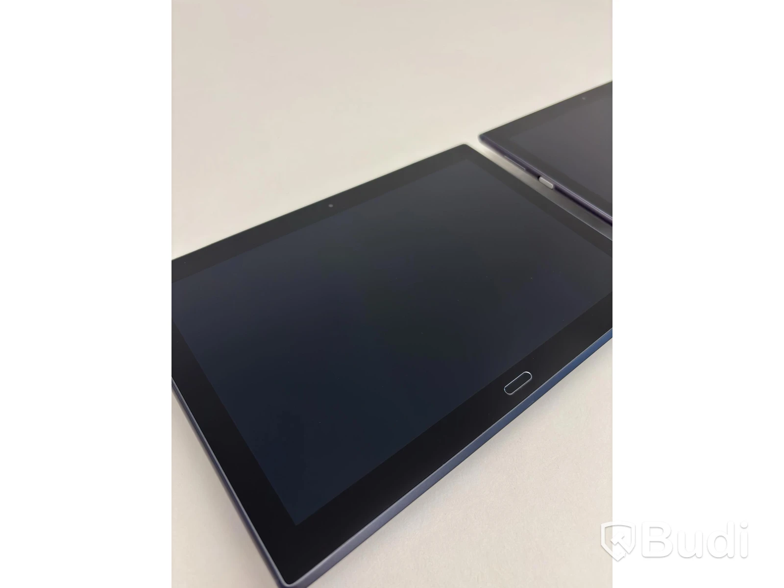 2 Lenovo Tab 4 Tablets